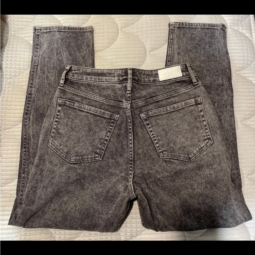 Hollister Ultra High Rise Gray Distressed Acid Wash Mom Jeans